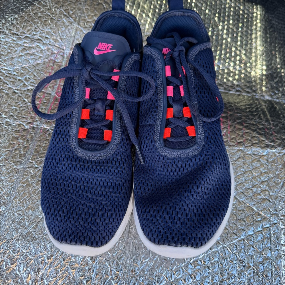 Nike Air Max Motion 2 sneakers in the "Navy Pink Blast" colorway. Size 8.5 women - Picture 4 of 7